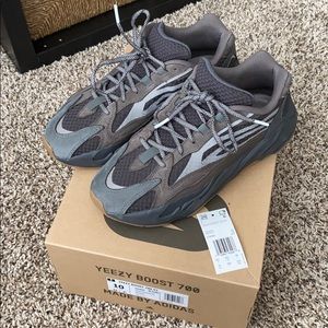 Yeezy Boost 700 V2 Geode
